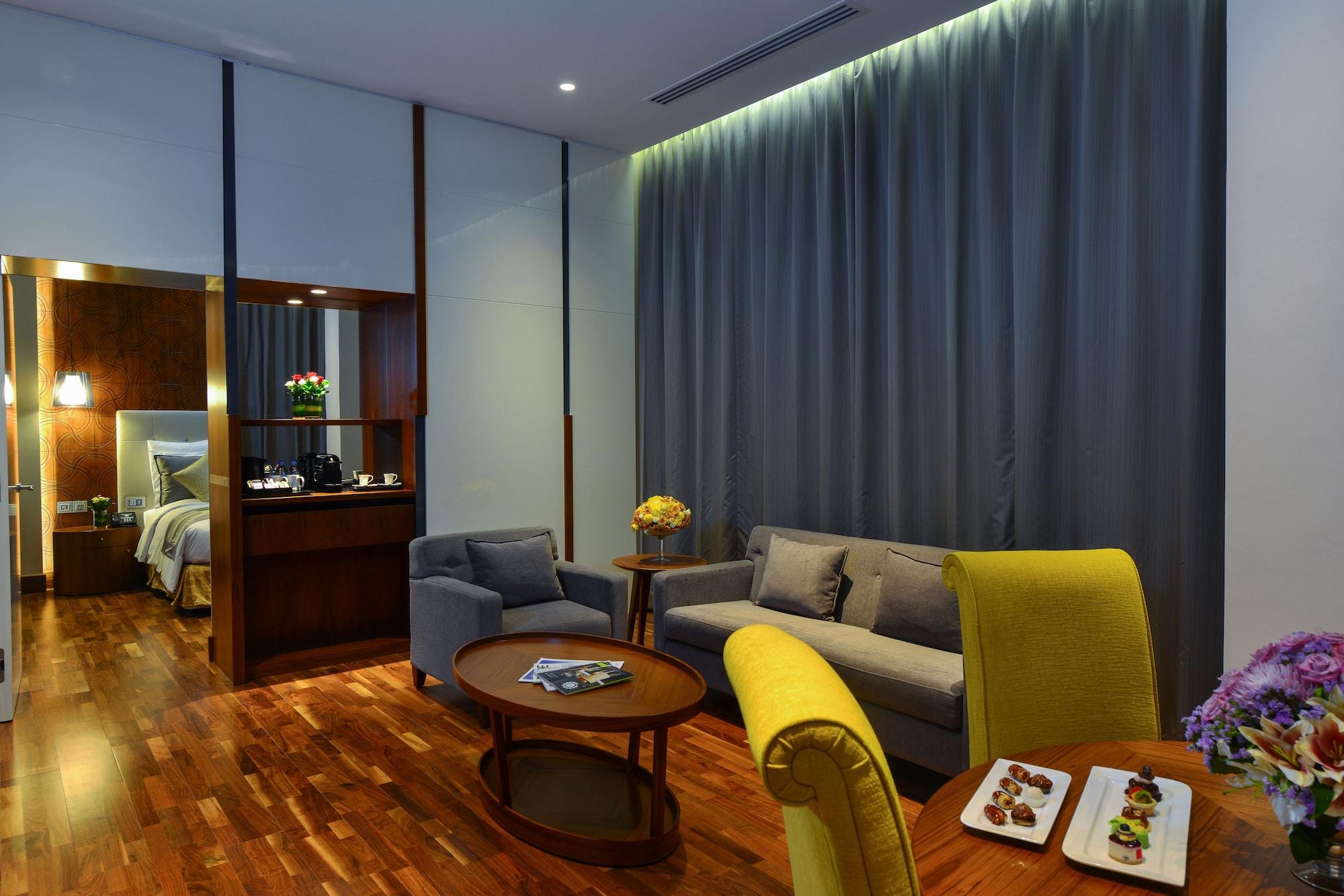 The Avenue 5*