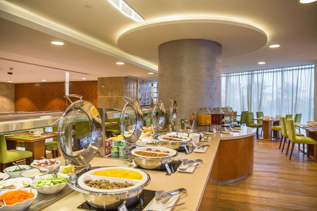 The Avenue 5* Doha