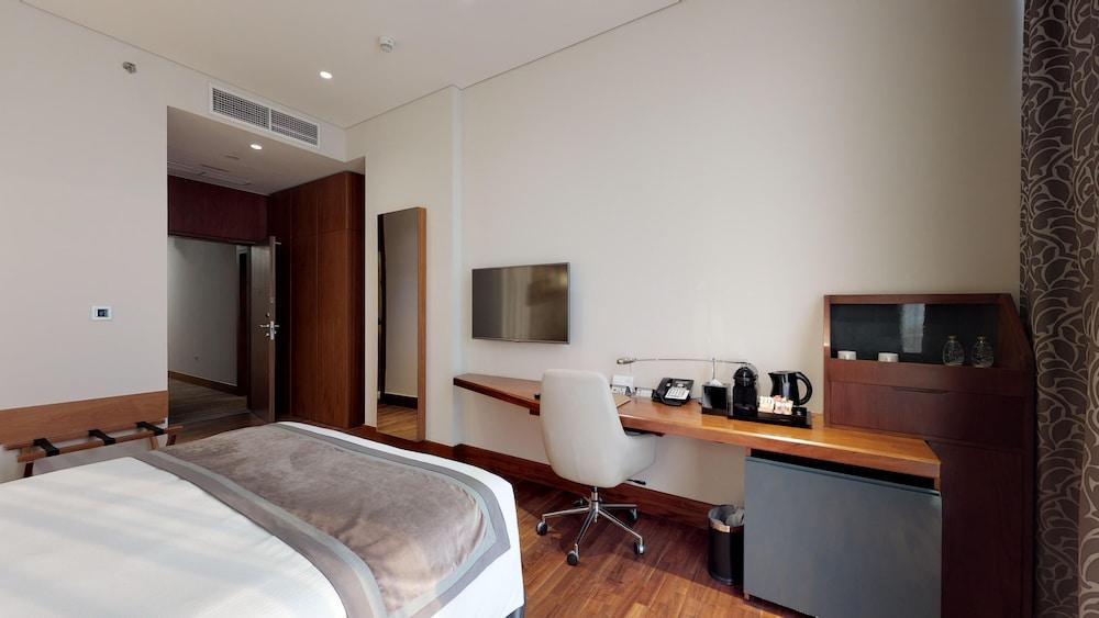 The Avenue Hotel 5*